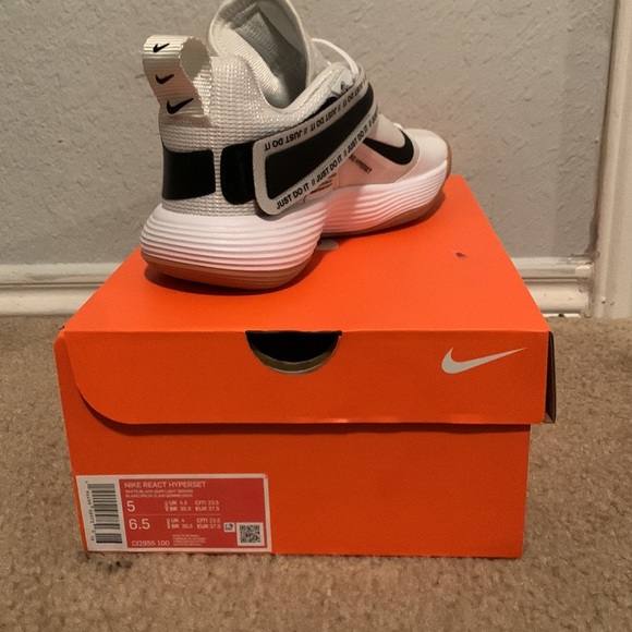 NIKE REACT HYPER-SET VOLLEYBALL SHOES - Picture 2 of 4